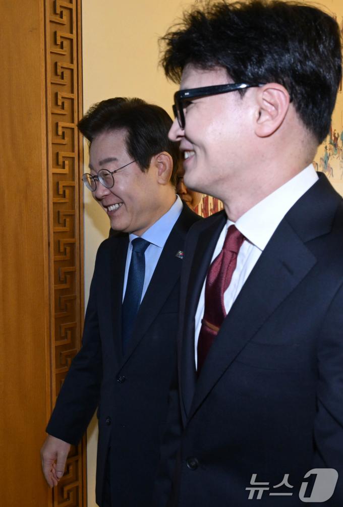 [사진] 여야 대표 '회담장으로'