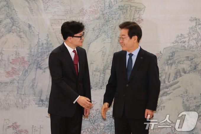 [사진] 여야 대표 '마주 보며'