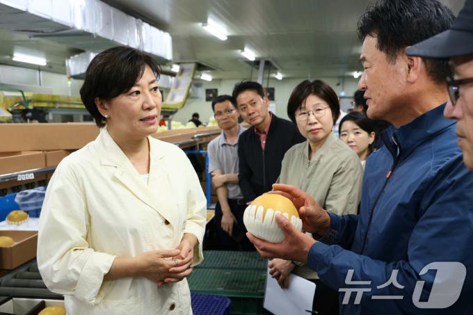 [사진] 추석 성수품 점검 나선 송미령 장관