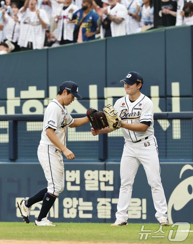 [사진] 만루 위기 넘긴 두산