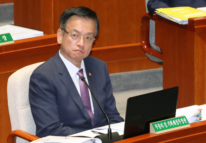 최상목 부총리 겸 기획재정부 장관이 금융투자소득세(금투세) 폐지를 강조했다. 사진은 최 장관이 2일 서울 여의도 국회에서 열린 예산결산특별위원회 전체회의에 참석한 모습. /사진=뉴시스