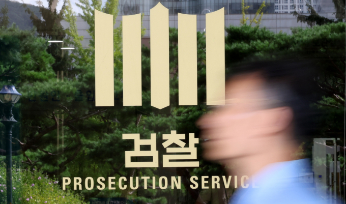 유튜버 '킹아더'가 전세사기 혐의로 재판에 넘겨졌다. 사진은 검찰 로고 모습. / 사진=뉴시스