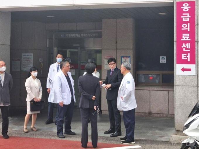 [사진] 한동훈 대표, 응급실 방문
