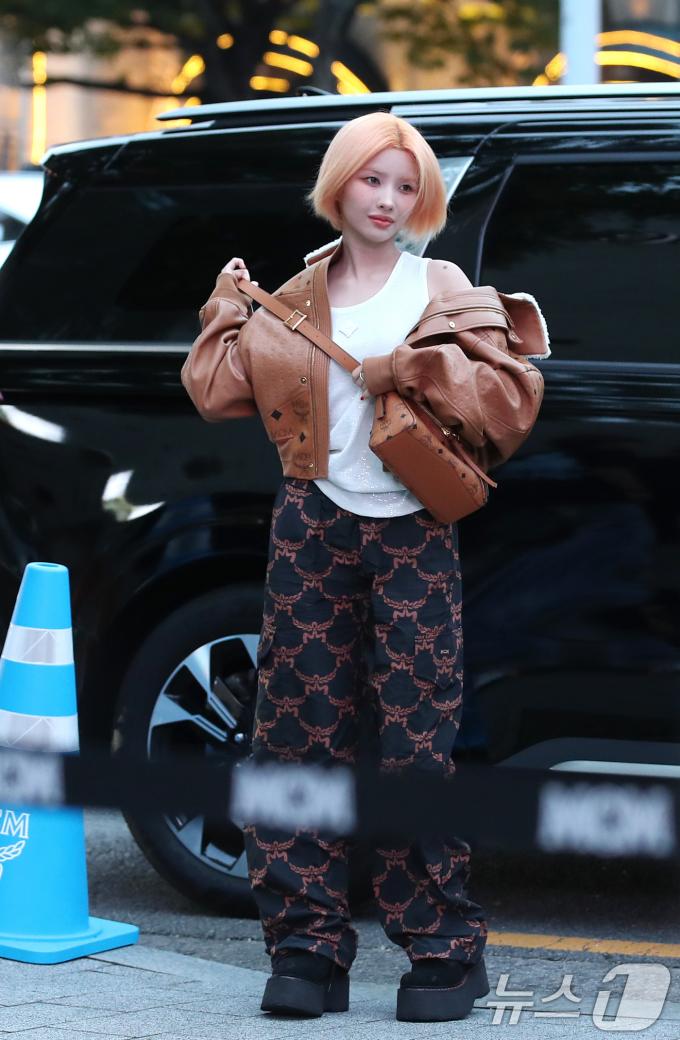 [사진] 소연, 멀리서도 한 눈에