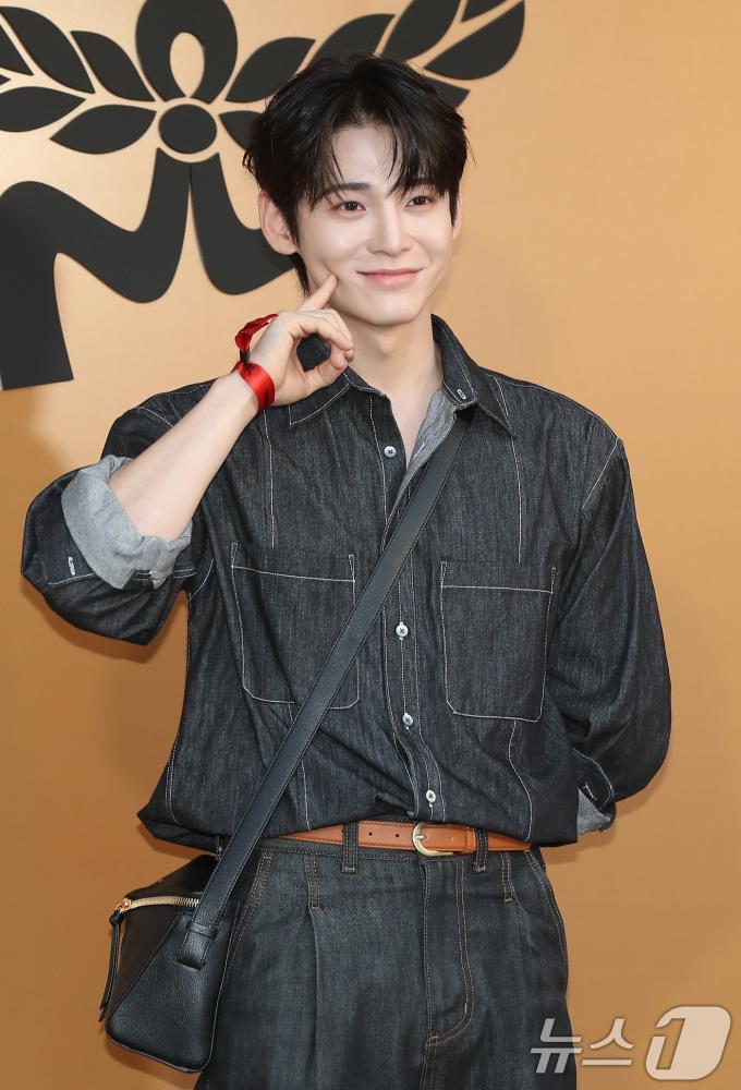 [사진] 창하, 볼 콕 인사