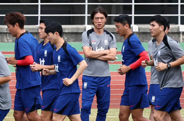 홍명보 대한민국 축구 국가대표팀 감독이 지난 2일 경기 고양시 고양종합운동장에서 3차 예선을 앞둔 소감을 밝혔다. 사진은 지난 2일 공개훈련 하고 있는 모습/사진=뉴시스