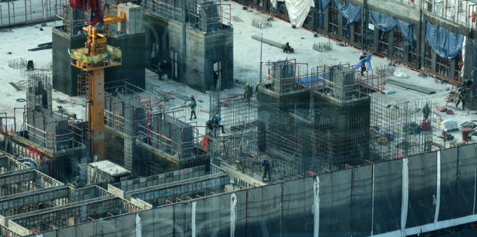 올 하반기 건설업 임금이 전년 동기 대비 3.30% 상승한 27만4286만원으로 집계됐다. 사진은 인천의 한 아파트 건설현장. /사진=뉴시스