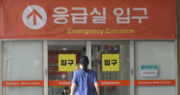 최근 응급실 의료진의 피로 누적과 과부하를 해소하기 위해 주 하루 응급실 운영을 제한 하기로 한 아주대병원 응급실 모습. 사진제공=뉴스1 