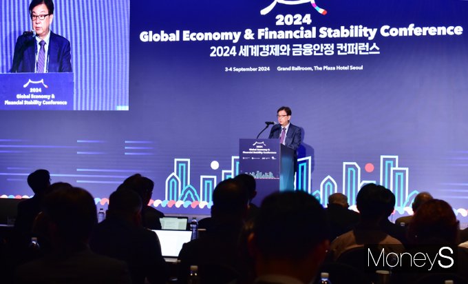 [머니S포토] 환영사 전하는 조동철 KDI 원장