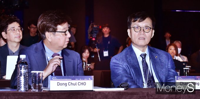 [머니S포토] 2024 세계경제 금융안정 컨퍼런스, 머리 맞댄 한은·KDI