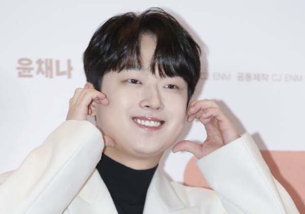한국화이자제약이 가수 이찬원을 새로운 광고모델로 발탁했다. 사진은 지난 1월 영화 '도그데이즈‘(감독 김덕민) VIP시사회에 참석한 이찬원. /사진=뉴스1