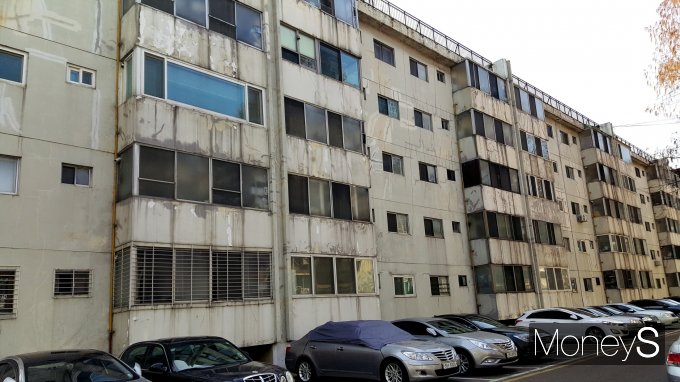 현대건설과 반포주공 124주구 조합이 공사비 증액에 합의했다. 사진은 2017년 반포주공1단지 124주구 모습. /사진=김창성 기자