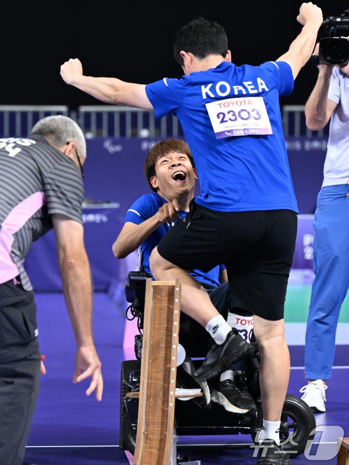 [사진] 금메달 확정에 기뻐하는 정호원