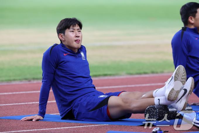 [사진] 몸 푸는 이강인