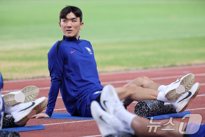[사진] 몸 푸는 황인범