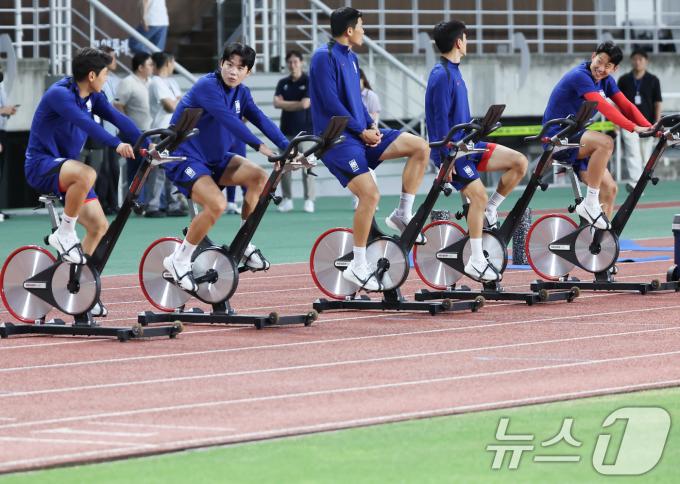 [사진] '해외파는 회복훈련중'
