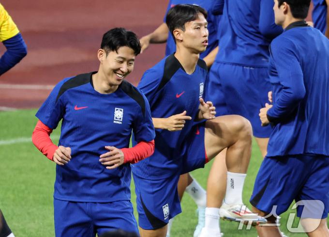 대한민국 축구 국가대표팀 손흥민이 3일 오후 경기 고양시 고양종합운동장에서 훈련을 하고 있다. 대표팀은 오는 5일 서울 상암월드컵경기장에서 팔레스타인과 2026 국제축구연맹(FIFA) 북중미 월드컵 3차 예선 1차전을 치른다. 2024.9.3/뉴스1 ⓒ News1 김도우 기자