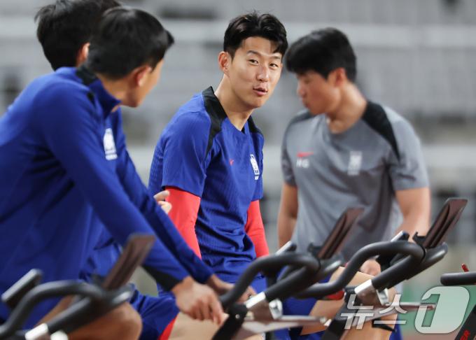 대한민국 축구 국가대표팀 손흥민이 3일 오후 경기 고양시 고양종합운동장에서 훈련을 하고 있다. 대표팀은 오는 5일 서울 상암월드컵경기장에서 팔레스타인과 2026 국제축구연맹(FIFA) 북중미 월드컵 3차 예선 1차전을 치른다. 2024.9.3/뉴스1 ⓒ News1 김도우 기자