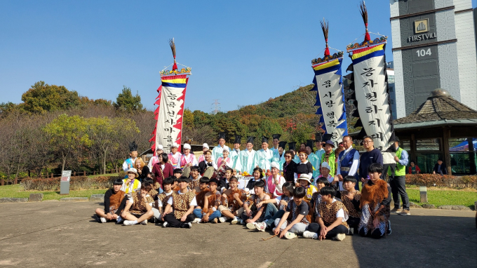 지난해 능곡선사마을축제에서 활약한 청소년과 마을주민들의 모습. /사진제공=시흥시