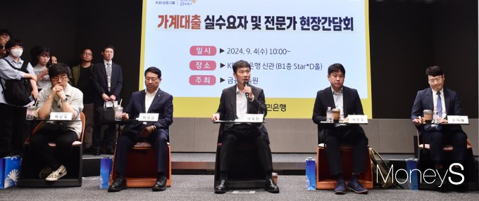 [머니S픽] 대출절벽 아우성에 이복현 