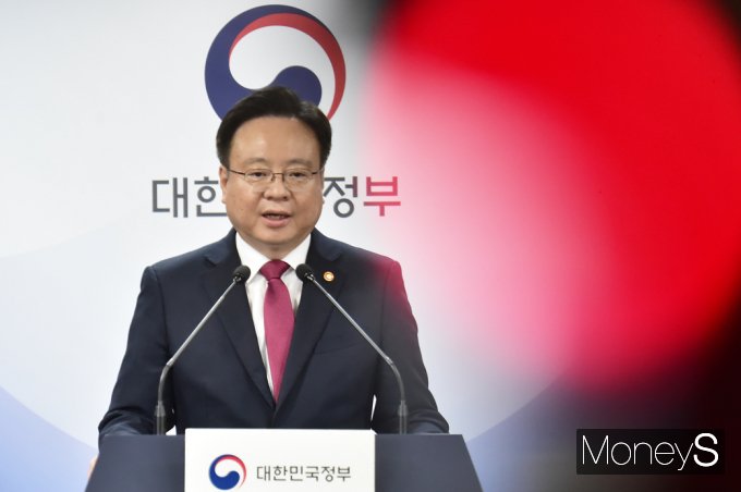 [머니S포토] 정부 