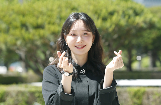 배우 이유영이 깜짝 혼인신고 소식을 알린 지 4개월 만에 득녀 소식을 전했다. 사진은 지난 5월 서울 영등포구 KBS 본관에 도착해 라디오 Cool FM ‘박명수의 라디오쇼’에 참석한 배우 이유영. /사진=뉴스1