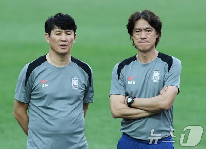 [사진] 홍명보 감독 '훈련 상황은?'