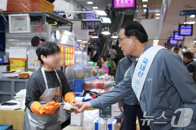 [사진] 노동진 수협중앙회장, 노량진 수산데이