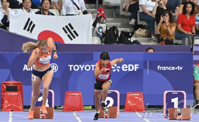 [사진] 전민재, 육상 100m 결선 힘차게 출발