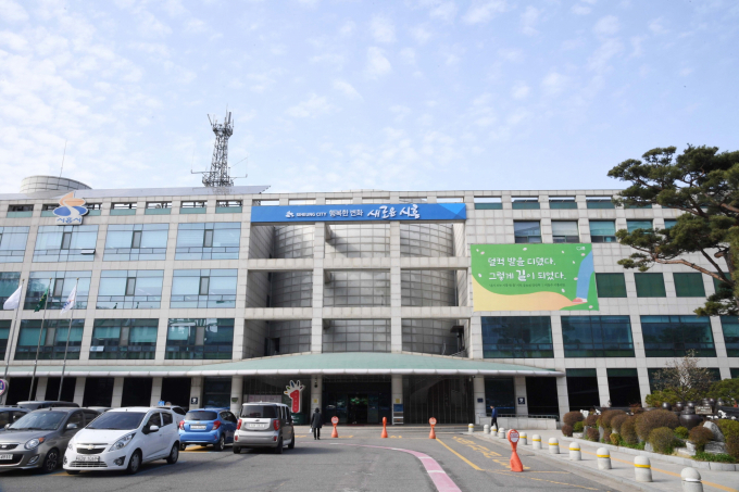 경기 시흥시 장현동 서해선 시흥시청역 인근에 상수도관이 파열돼 주변 도로가 침수돼고 장현동 일대가 단수되는 피해가 일어났다. 사진은 시흥시청 전경. /사진=뉴스1