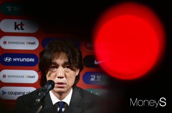 홍명보 축구대표팀 감독과 정몽규 대한축구협회(KFA)회장을 포함한 25명이 국회에 증인으로 출석할 예정이다. 사진은 지난 7월29일 서울 종로구 신문로2가 축구회관에서 열린 홍명보 축구대표팀 감독의 첫 기자회견. /사진=임한별 기자