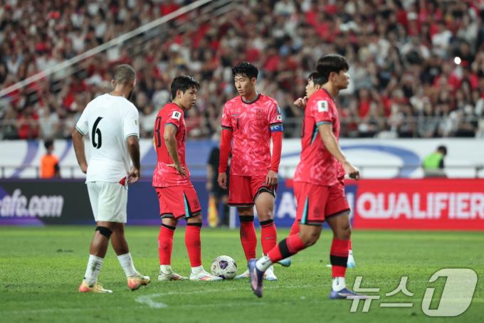 [사진] 손흥민·이강인 '프리킥 필승 전략은?'