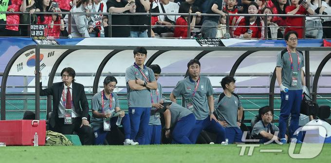 [사진] 야심차게 출발한 홍명보 호 '첫 경기부터 참사'