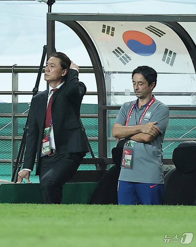 [사진] 홍명보 호 '졸전 끝에 무승부'