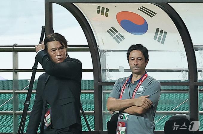 [사진] 홍명보 감독·주앙 아로소 코치 '경기가 안풀려'