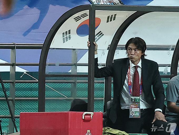 [사진] '졸전' 홍명보 감독, 첫 경기 승리 못해 죄송