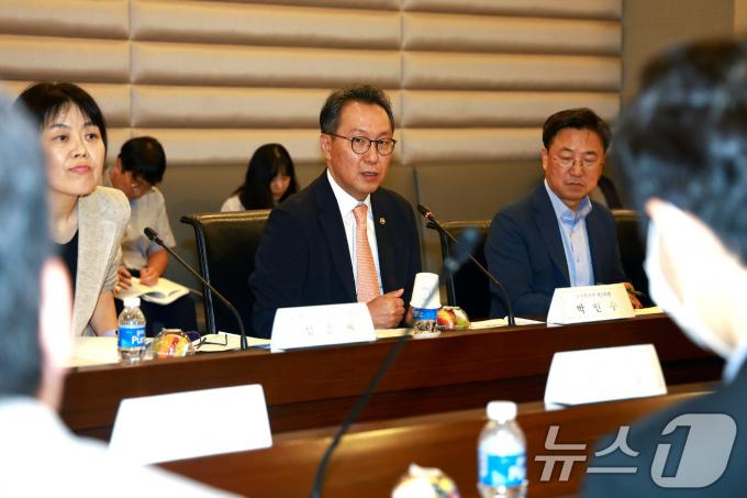 [사진] 모두발언하는 박민수 복지부 차관