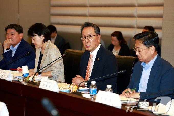 [사진] 보건의료데이터 정책심위위 주재하는 박민수 복지부 차관