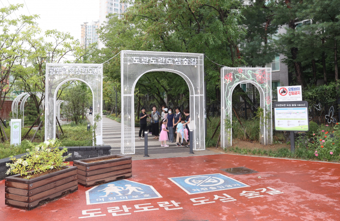 환경개선사업으로 주민의견 반영해 개선된 광명시 '도란도란도심숲길'의 모습. /사진제공=광명시 