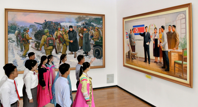 북한이 오는 9일 정권수립기념일(건국절) 76주년을 기념해 경축 분위기를 조성하고 있다. 국가미술전람회가 진행되는 모습. / 사진=뉴스1(노동신문)
