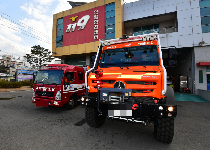 대학교 교내 주차장에 주차된 차량에서 원인 미상 화재가 일어났다. 사진은 지난 1월31일 경북 포항남부소방서 연일안전센터에서 소방대원들이 유니목 다목적 산불진화차량을 점검하는 모습. 해당 기사와 상관없음. /사진=뉴스1