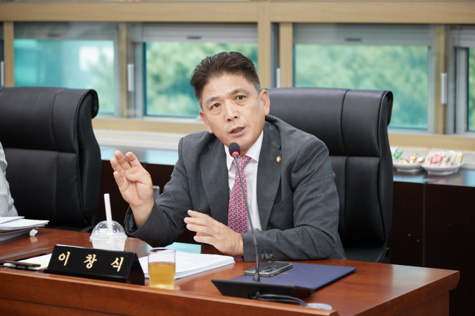 이창식 의원이 지난 5일 열린 제286회 임시회 제2차 본회의에서 안건에 대해 발언하고있다 / 사진제공=용인특례시의회