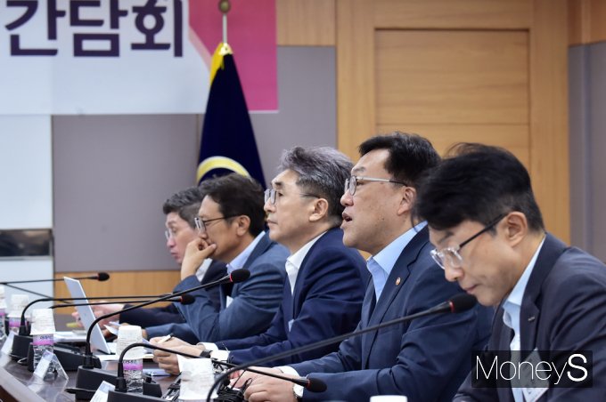 김병환 금융위원회 위원장이 28일 서울 여의도 보험개발원에서 열린 '금융위원장-보험업권 간담회'에 참석해 모두발언 하고 있다. /사진-임한별 기자