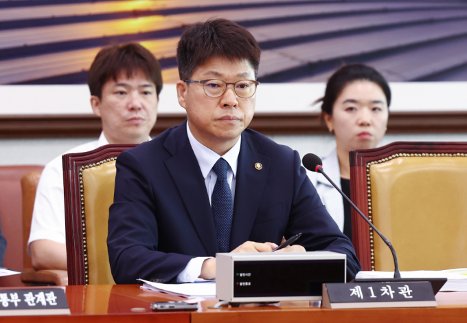 진현환 국토부 1차관이 최근 집값 상승 요인으로 지목받는 정책 모기지를 제한할 수 있다는 의지를 드러냈다. 사진은 진 차관이 지난달 20일 오전 서울 여의도 국회에서 열린 국토법안심사소위원회에 출석했던 모습. /사진=뉴스1