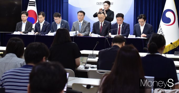 [머니S포토] 정부, 세간의 관심속 '전기차 화재 안전 관리 대책' 발표