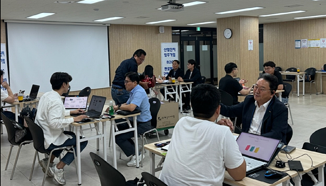 지난 5일 서울 용산구 소재 스페이스쉐어 토파츠홀에서 산단공 '산업단지 완제품 제조기업의 유통망 진출 지원을 위한 구매상담회'가 열리고 있다./사진제공=한국산업단지공단