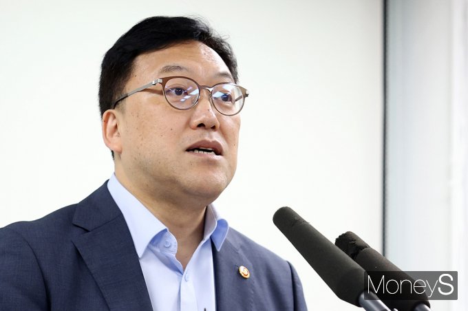 [머니S포토] 금융위 김병환 
