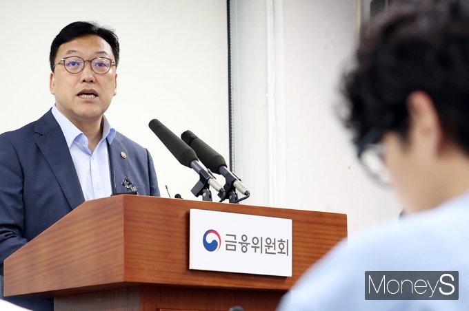 [머니S포토] 가계부채 심각성 거론하는 금융위 김병환 위원장