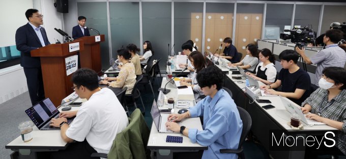 [머니S포토] 금융위 김병환, 가계부채 관리방안 관련 브리핑