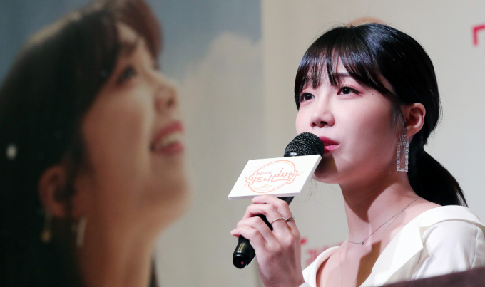 걸그룹 에이핑크 정은지를 수년 동안 스토킹해 온 50대 여성이 유죄 판결을 받았다. 사진은 정은지가 '정은지의 시드니 선샤인' 제작발표회에서 발표하는 모습.  /사진=머니투데이